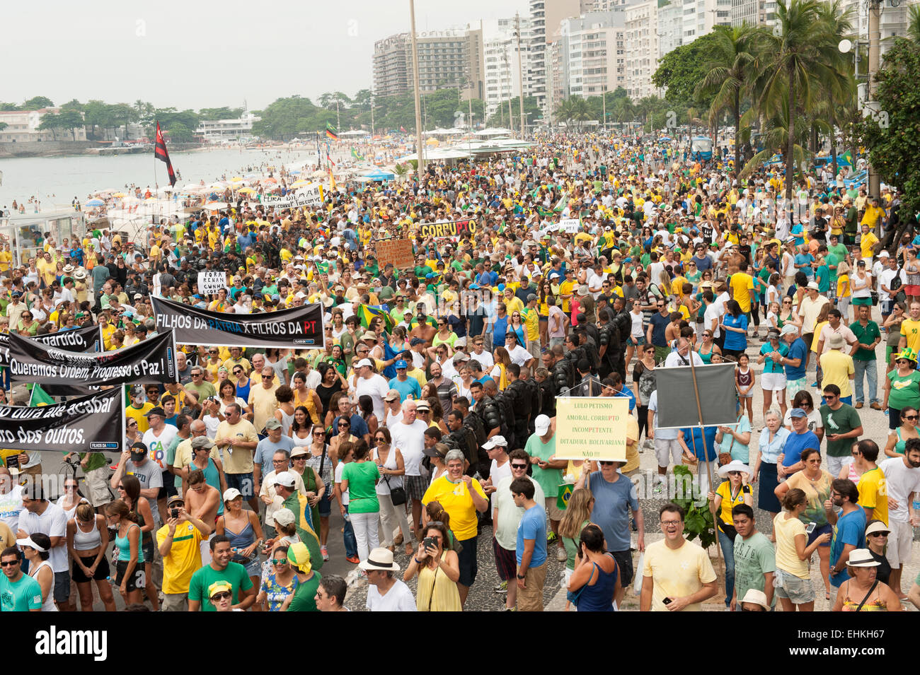 Protesters carry banners, Rio de Janeiro, Brazil, 15th March 2015. Demonstration against President Dilma Rousseff. Stock Photo
