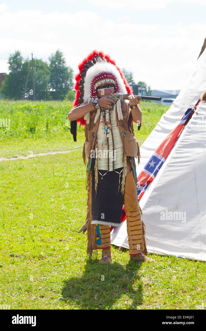 Leather dress native american hi-res stock photography and images - Alamy