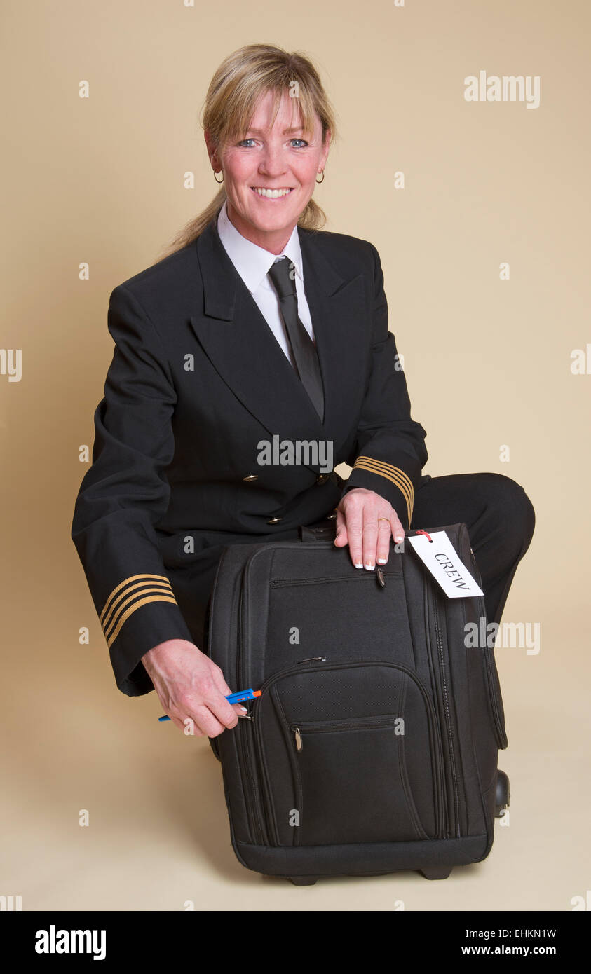 Share 74+ airline pilot flight bags - in.cdgdbentre