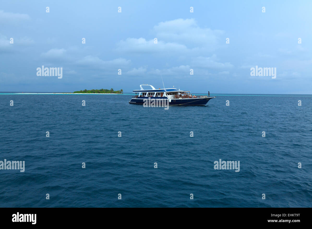 Safari boat and island, Maldives Stock Photo - Alamy