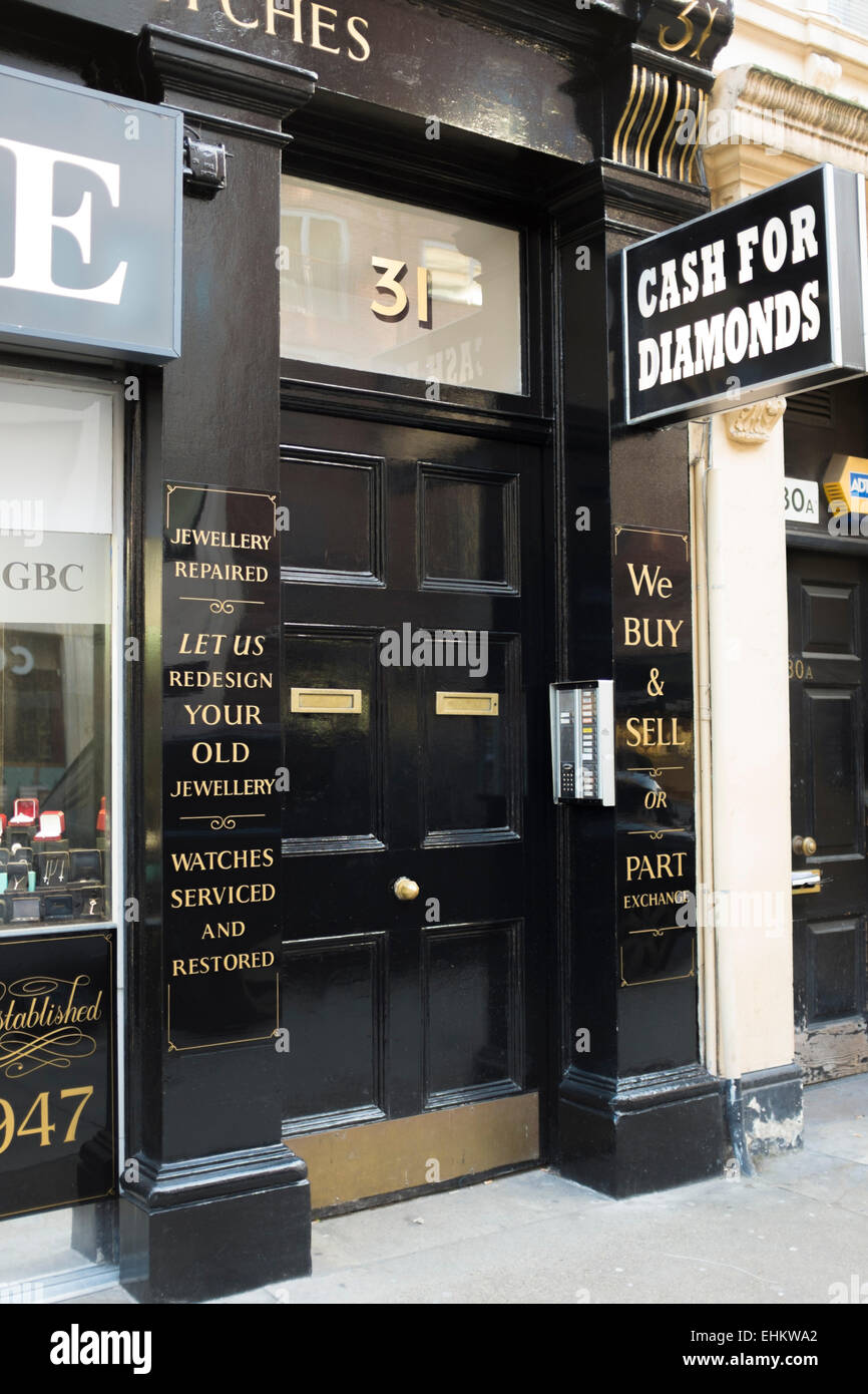Hatton Garden jewellery shop frontage with Cash for Diamonds sign Stock Photo
