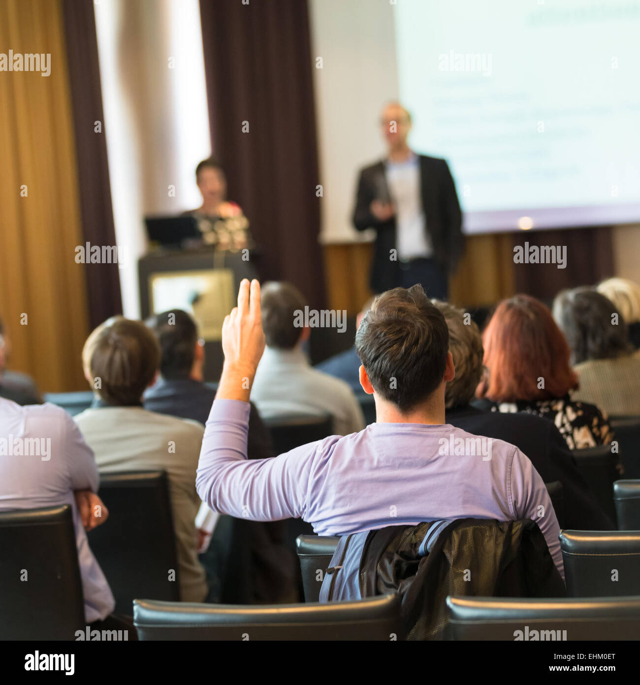 Audience in conference hall hi-res stock photography and images - Alamy