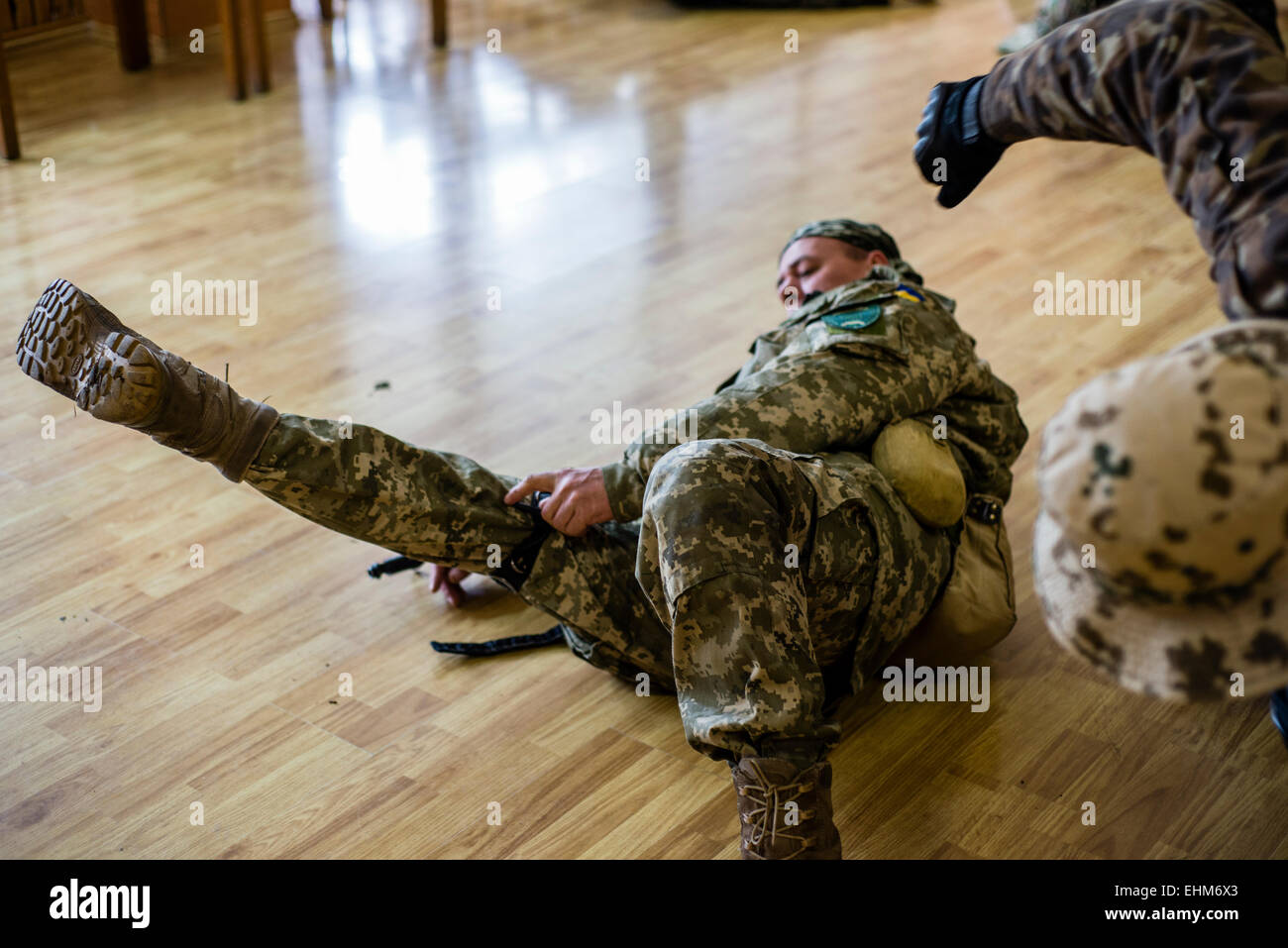 Kiev, Ukraine. 15th Mar, 2015. Volunteers and reserve soldiers are learning basics of first aid and using the combat application tourniquet at training center 'Patriot', Kyiv, Ukraine. 15 of March, 2015. Credit:  Oleksandr Rupeta/Alamy Live News Stock Photo