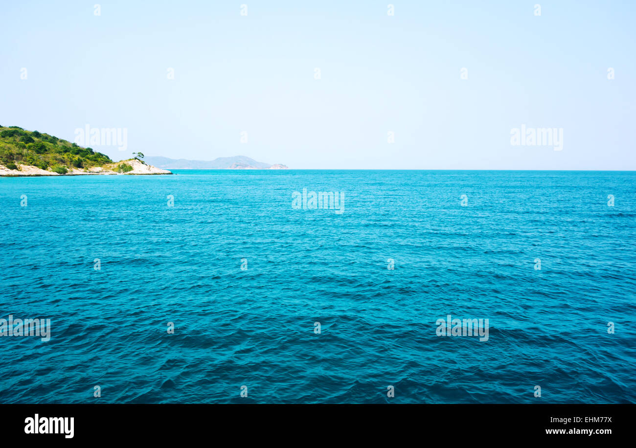 Tropical island in ocean hi-res stock photography and images - Alamy
