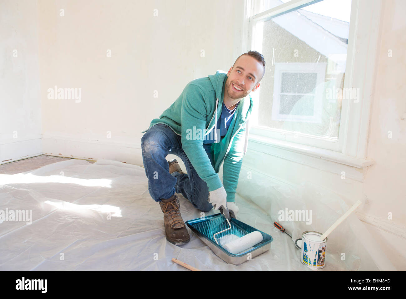 Painting walls hi-res stock photography and images - Alamy