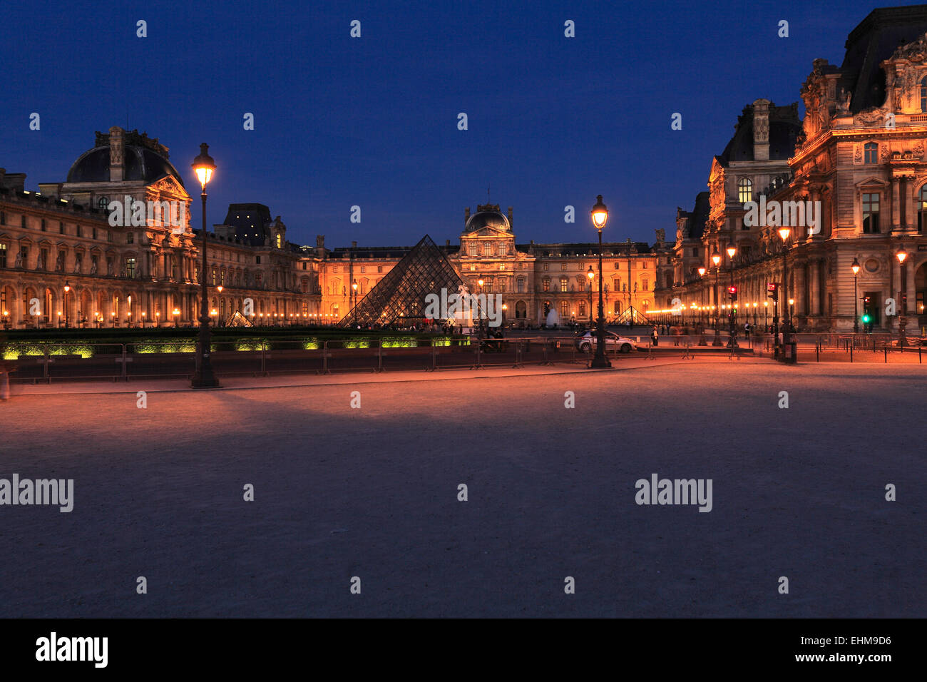 The Louvre Palace And Museum At Night Hi res Stock Photography And the-louvre-palace-and-museum-at-night-hi-res-stock-photography-and