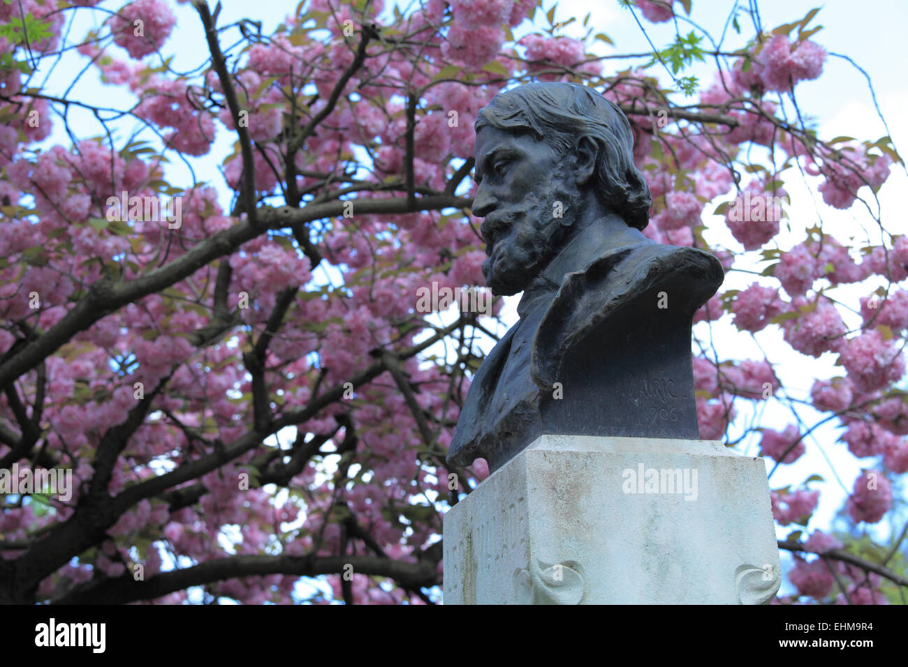 Statue of Léon Valade (18411883) in Jardin botanique, public botanic