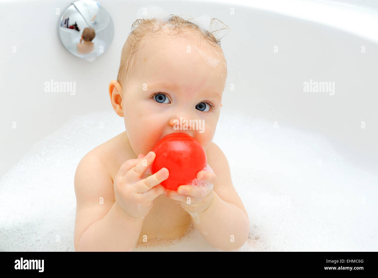 Bathing the baby hi-res stock photography and images - Alamy