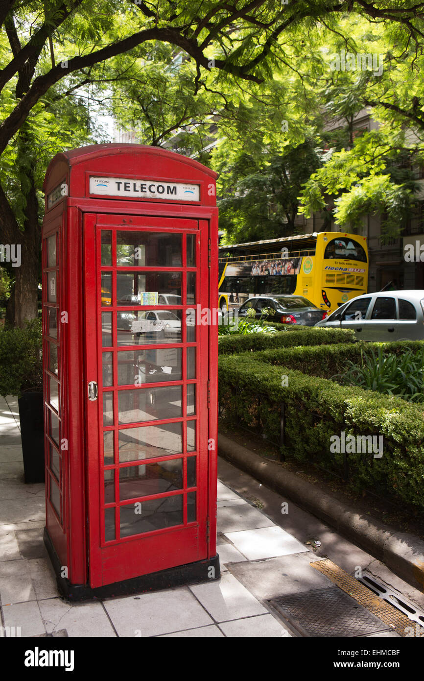 American red telephone booth hi-res stock photography and images - Alamy