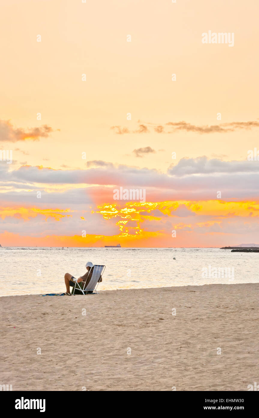 Waikiki beach sunset honolulu hi-res stock photography and images - Alamy