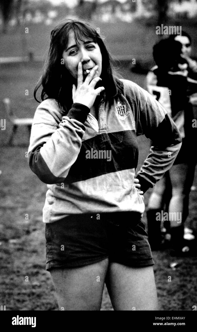Paola Walker takes a cigarette break from training at Hove Ladies rugby team which was set up 2 years earlier in 1990 Photograph taken January 1992 Stock Photo