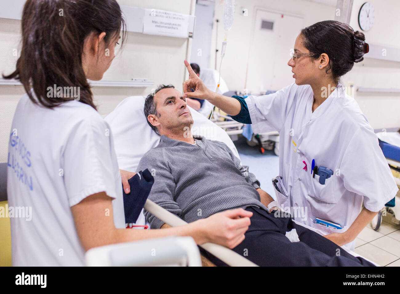 Early care and urgency of a patient with symptoms of a stroke, Here neurological examination, Intensive Care Unit Neuro-Vascular (UNV) CHU Bordeaux. Stock Photo