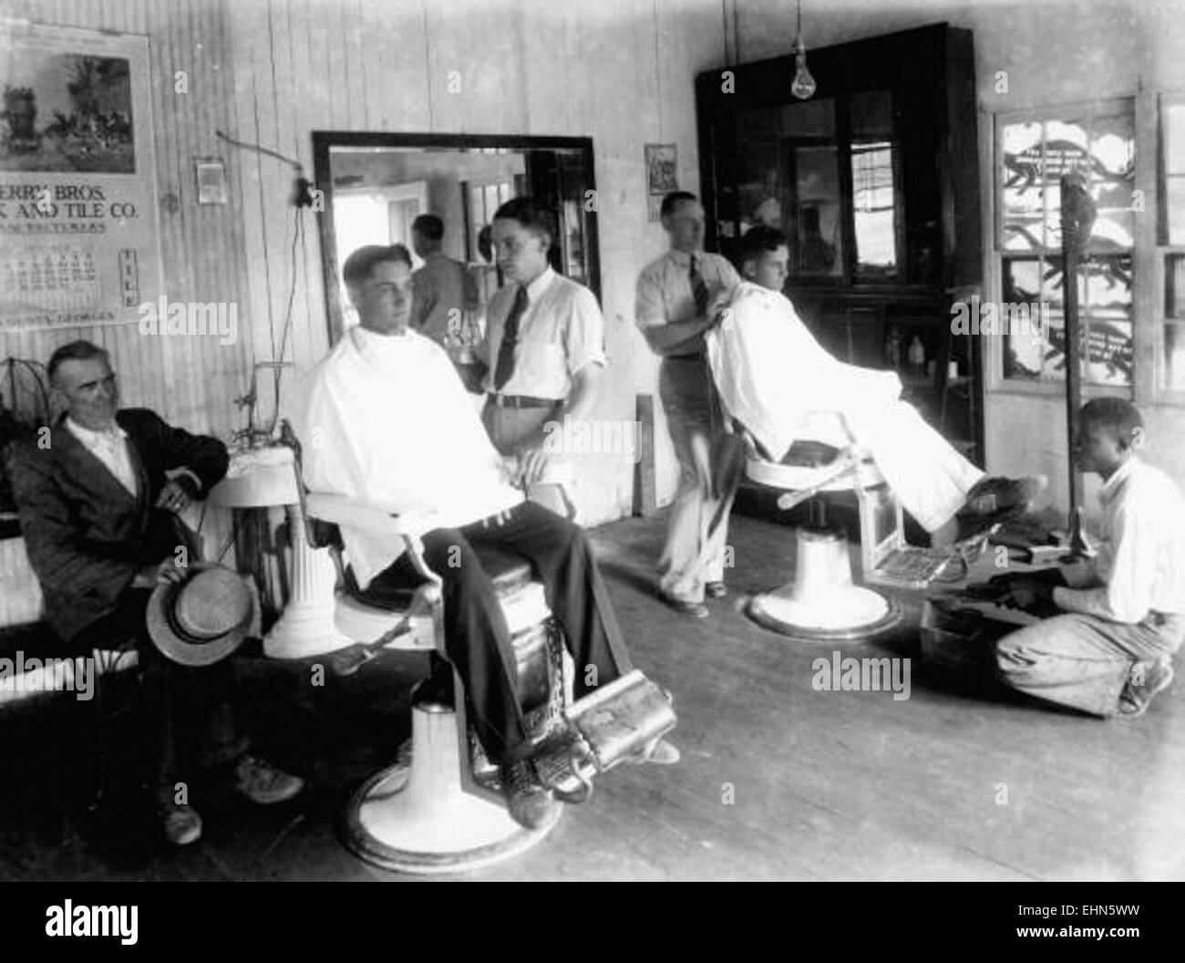 Vintage barber shop Black and White Stock Photos & Images Alamy