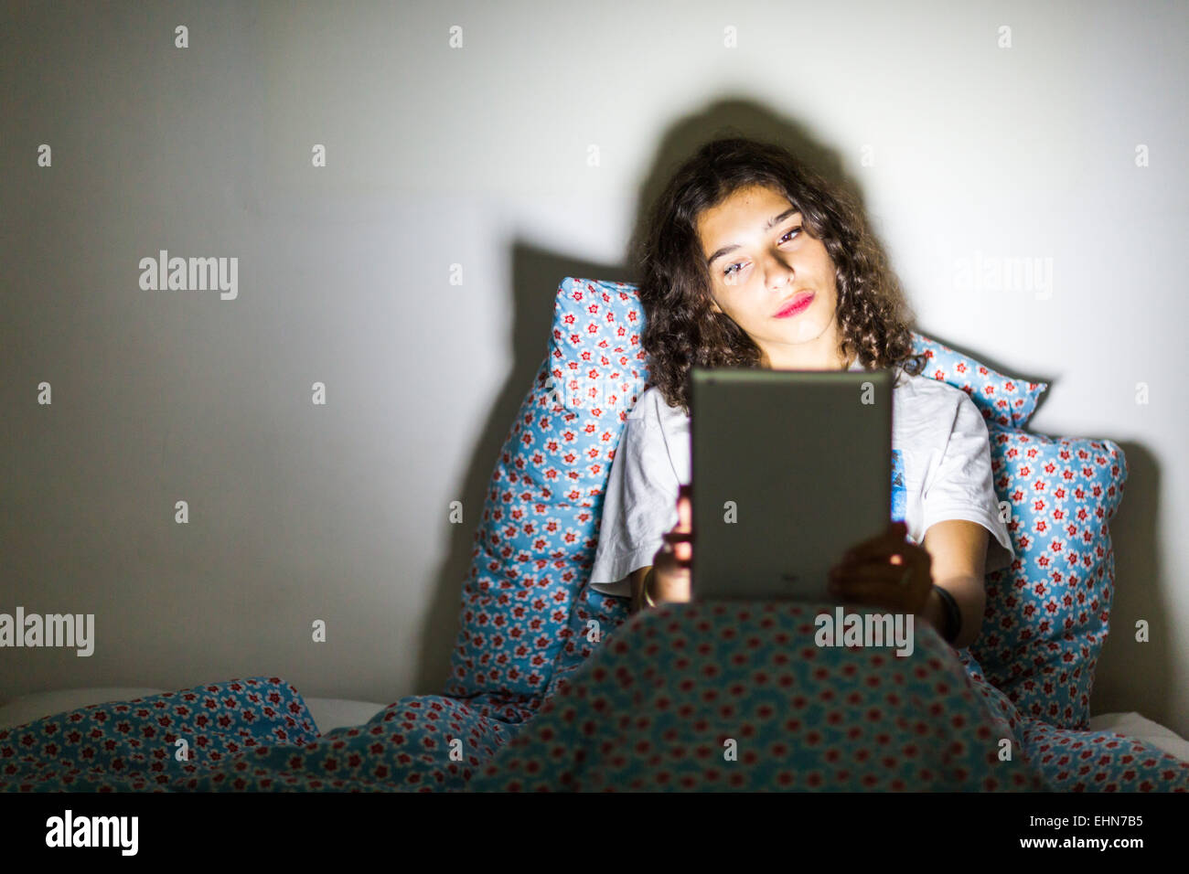 Teen girl reading tablet hi-res stock photography and images - Alamy
