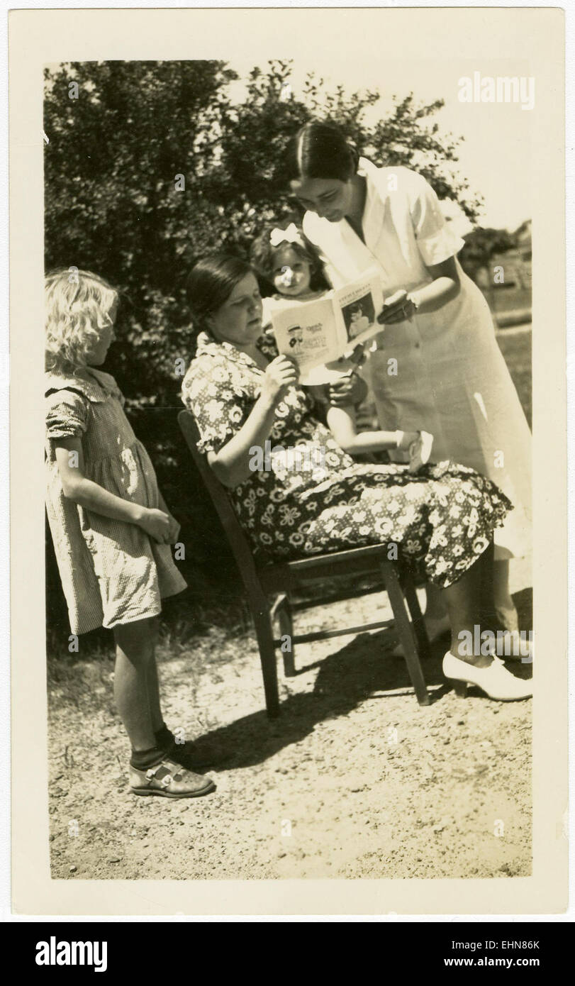 Vintage 1930s family portrait hi-res stock photography and images - Alamy