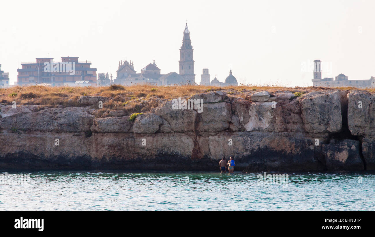 Coastal scene silhouette hi-res stock photography and images - Alamy