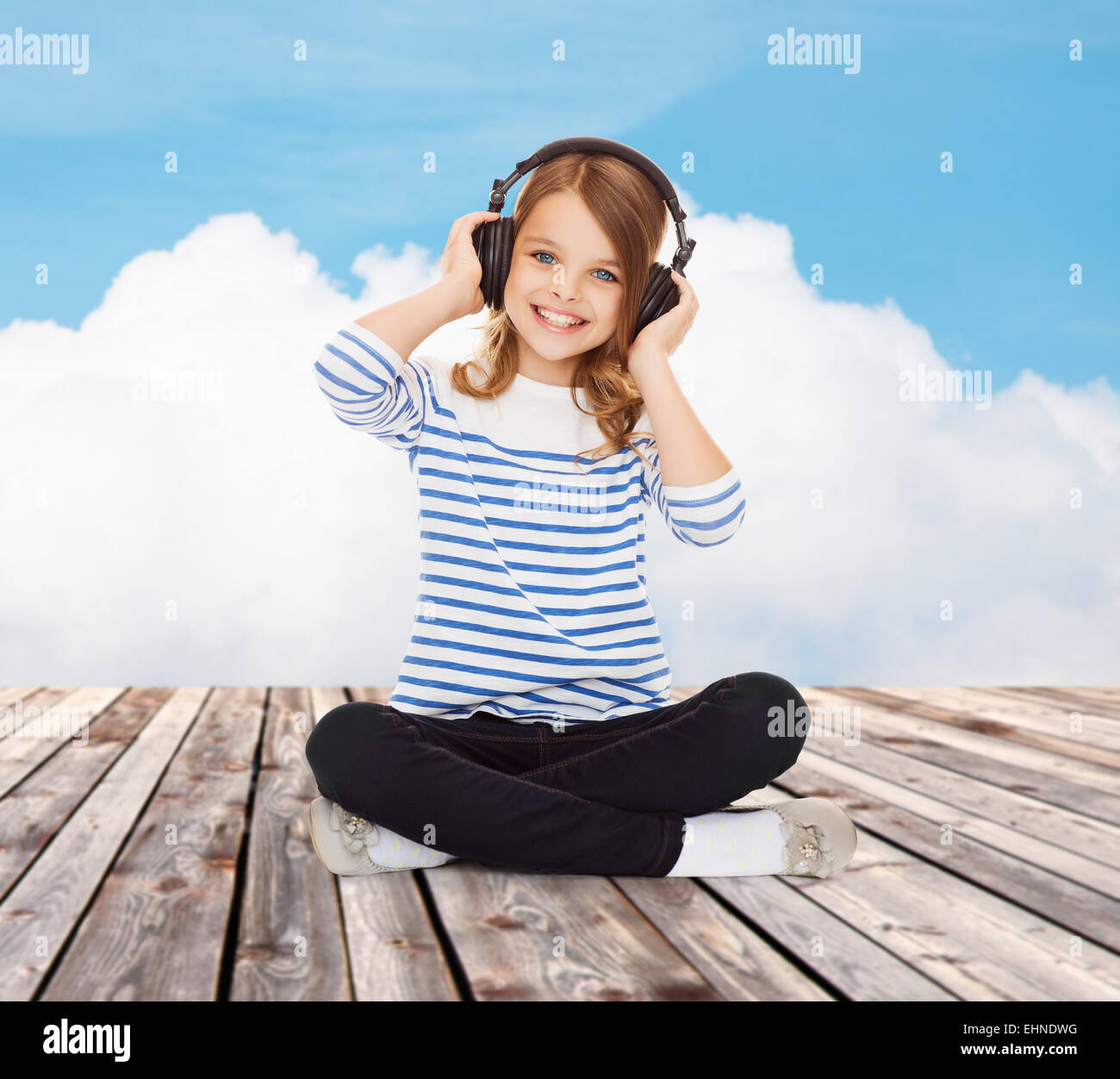 happy girl with headphones listening to music Stock Photo - Alamy
