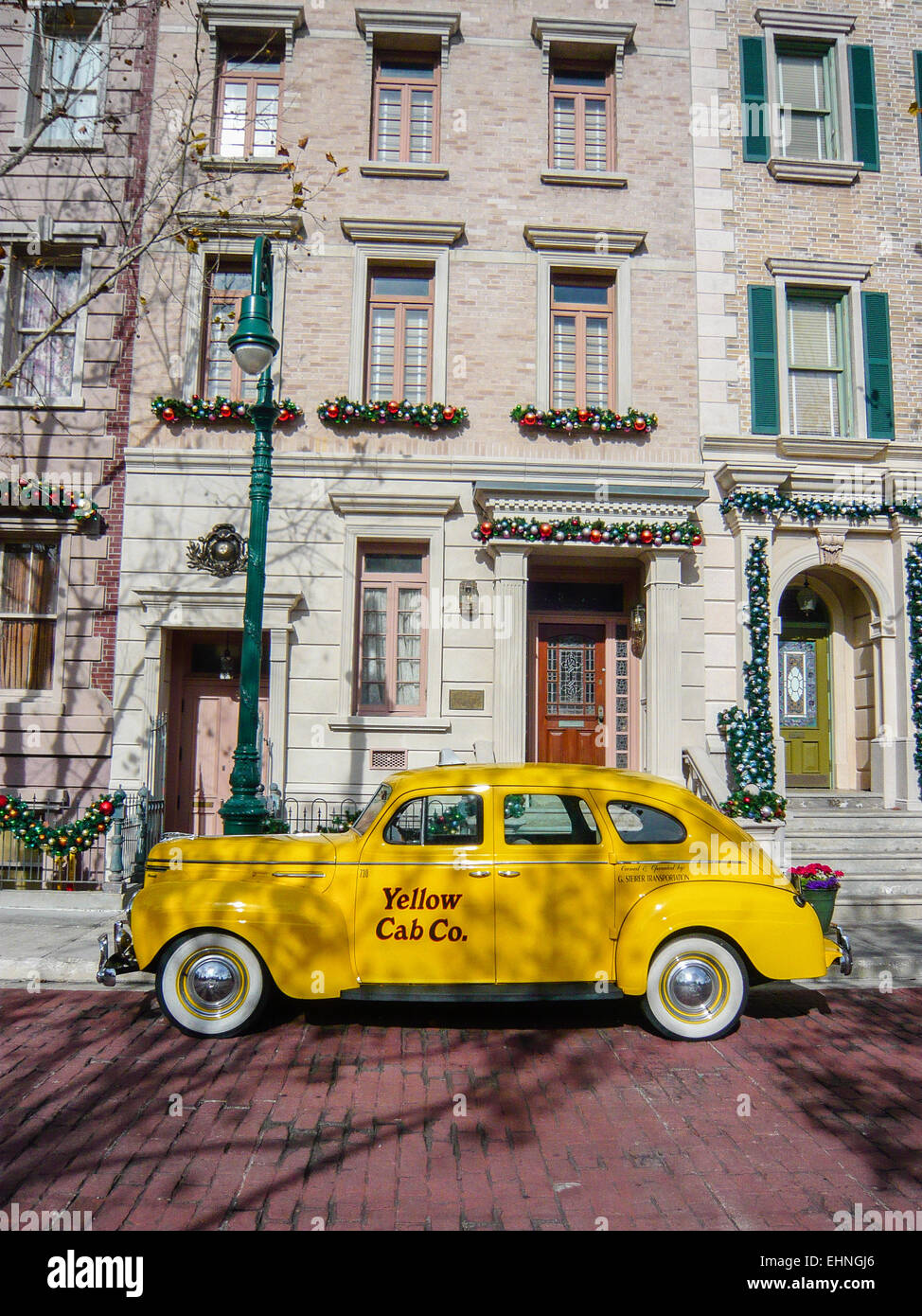 A 1940s/1950s yellow New York taxi Stock Photo