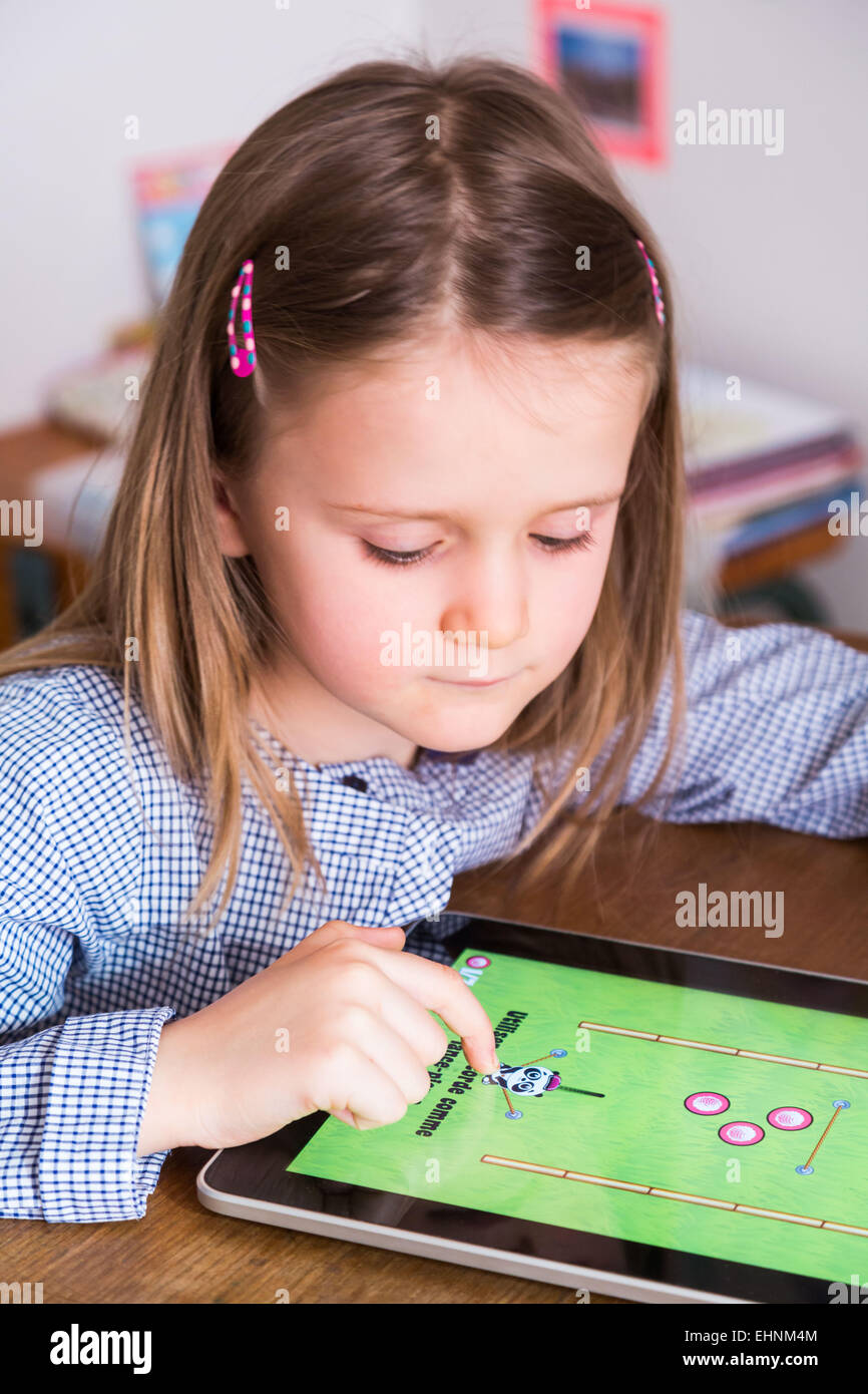5 yearold girl using tablet computer Stock Photo Alamy