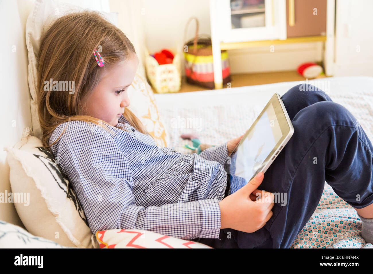 5 yearold girl using tablet computer Stock Photo Alamy