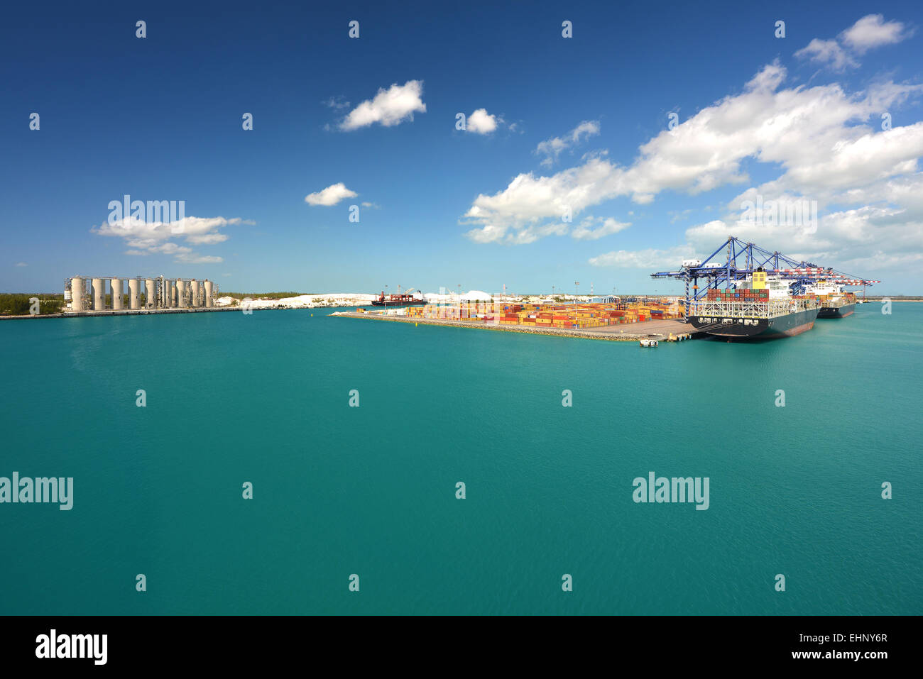 Loading of container ships hi-res stock photography and images - Alamy