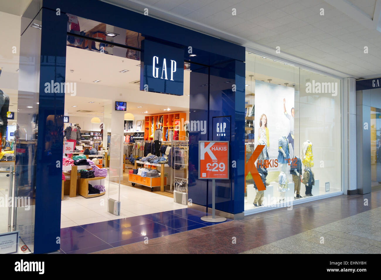 Clothing chain shops uk hi res stock photography and images Alamy