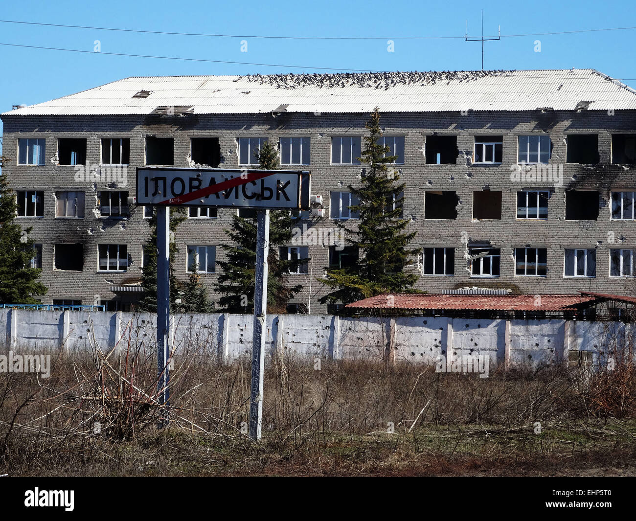 On the streets of Ilovaysk. 16th Mar, 2015. Caught in August 2014 Ilovaysk turned pro-Russian militants staging post of weapons and ammunition. According to the press center of the Ministry of Defense of Ukraine March 16, 2015 from Russia arrived in the city of 16 wagons of ammunition. © Igor Golovniov/ZUMA Wire/Alamy Live News Stock Photo