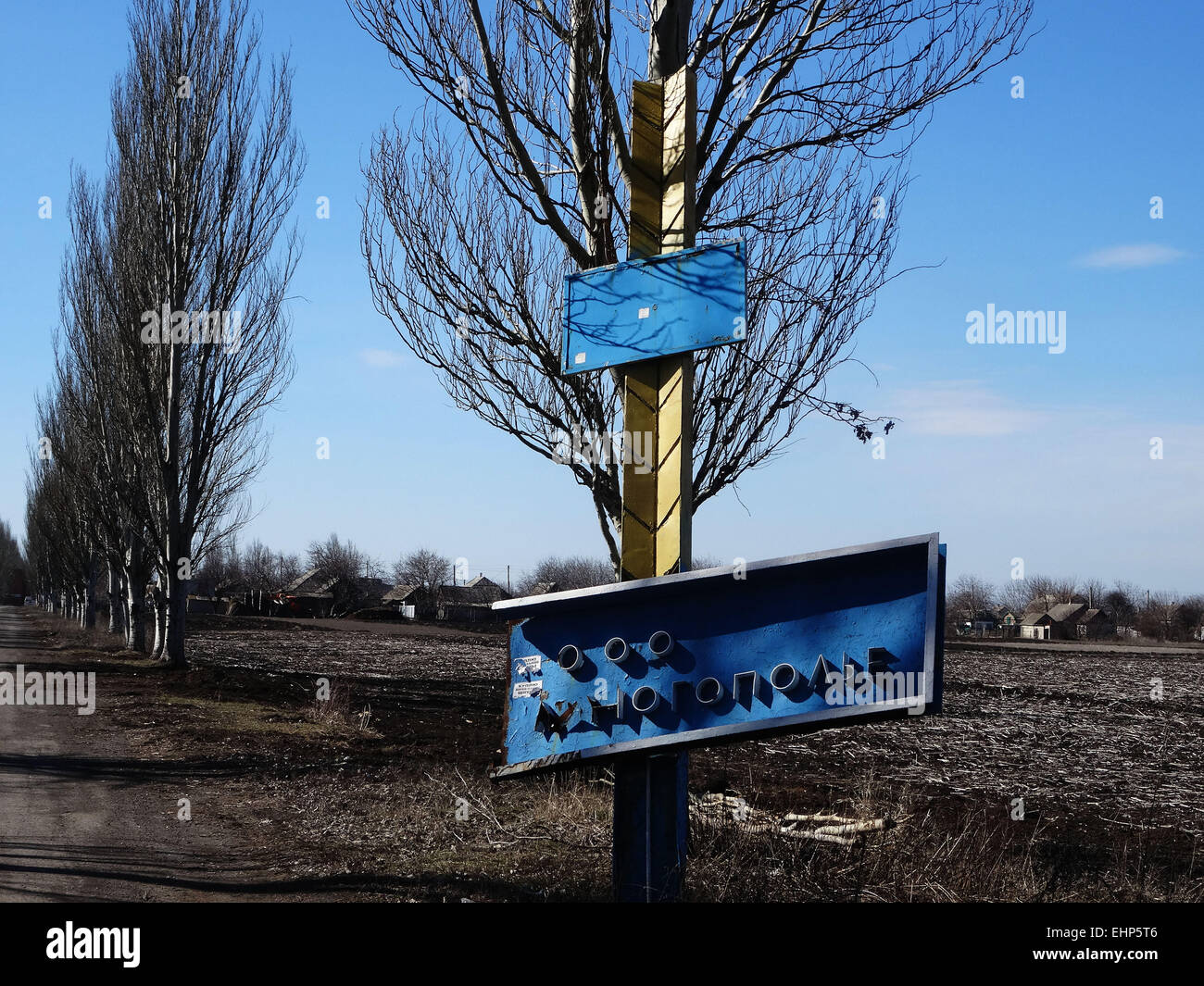 Exit from Ilovaysk in Mnogopillja. Damaged entry sign. 16th Mar, 2015. Caught in August 2014 Ilovaysk turned pro-Russian militants staging post of weapons and ammunition. According to the press center of the Ministry of Defense of Ukraine March 16, 2015 from Russia arrived in the city of 16 wagons of ammunition. © Igor Golovniov/ZUMA Wire/Alamy Live News Stock Photo