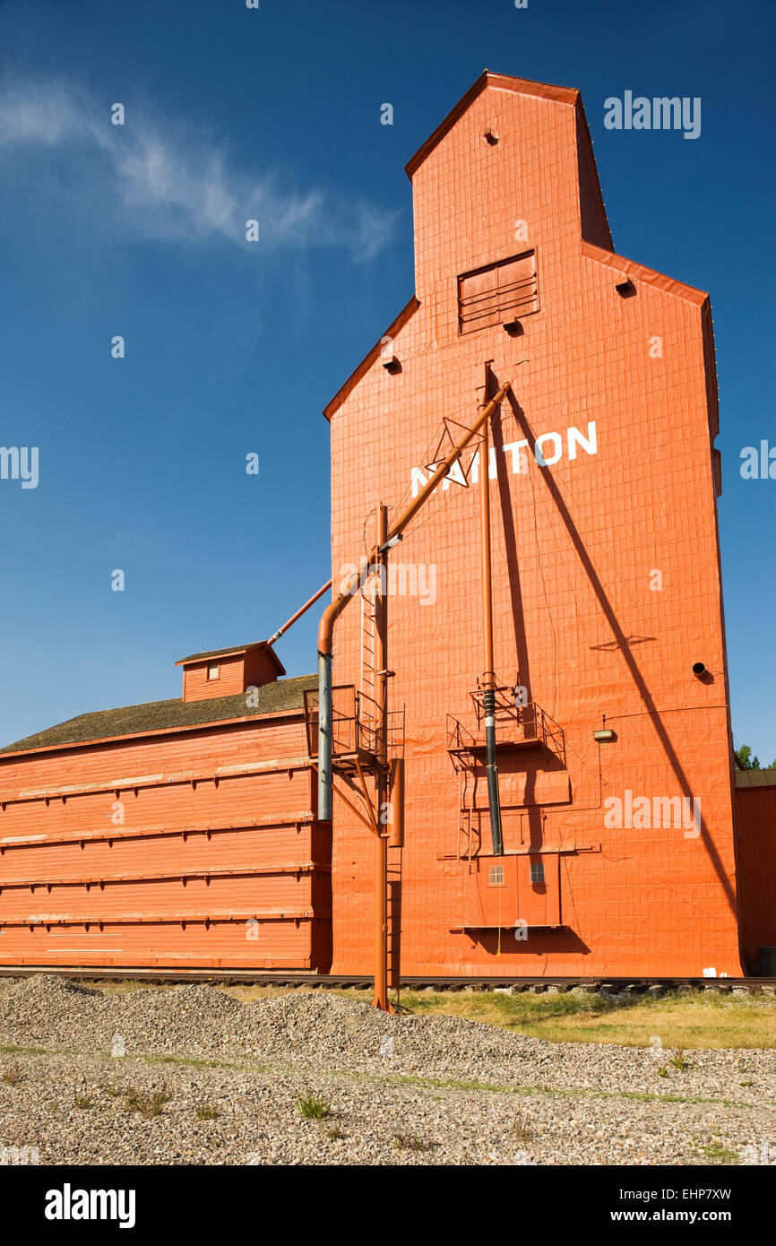 WOOD FRAMED GRAIN ELEVATORS NANTON ALBERTA CANADA Stock Photo Alamy