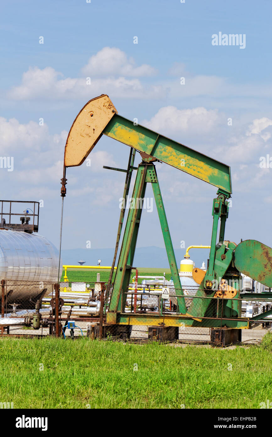 Oil pump jack hires stock photography and images Alamy