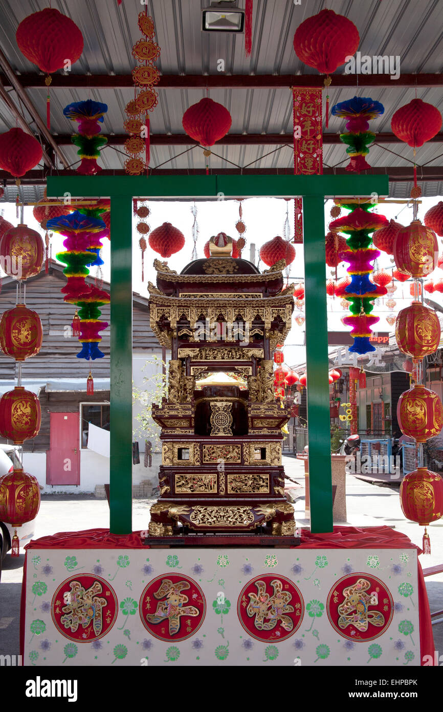 Taoist altar hi-res stock photography and images - Alamy