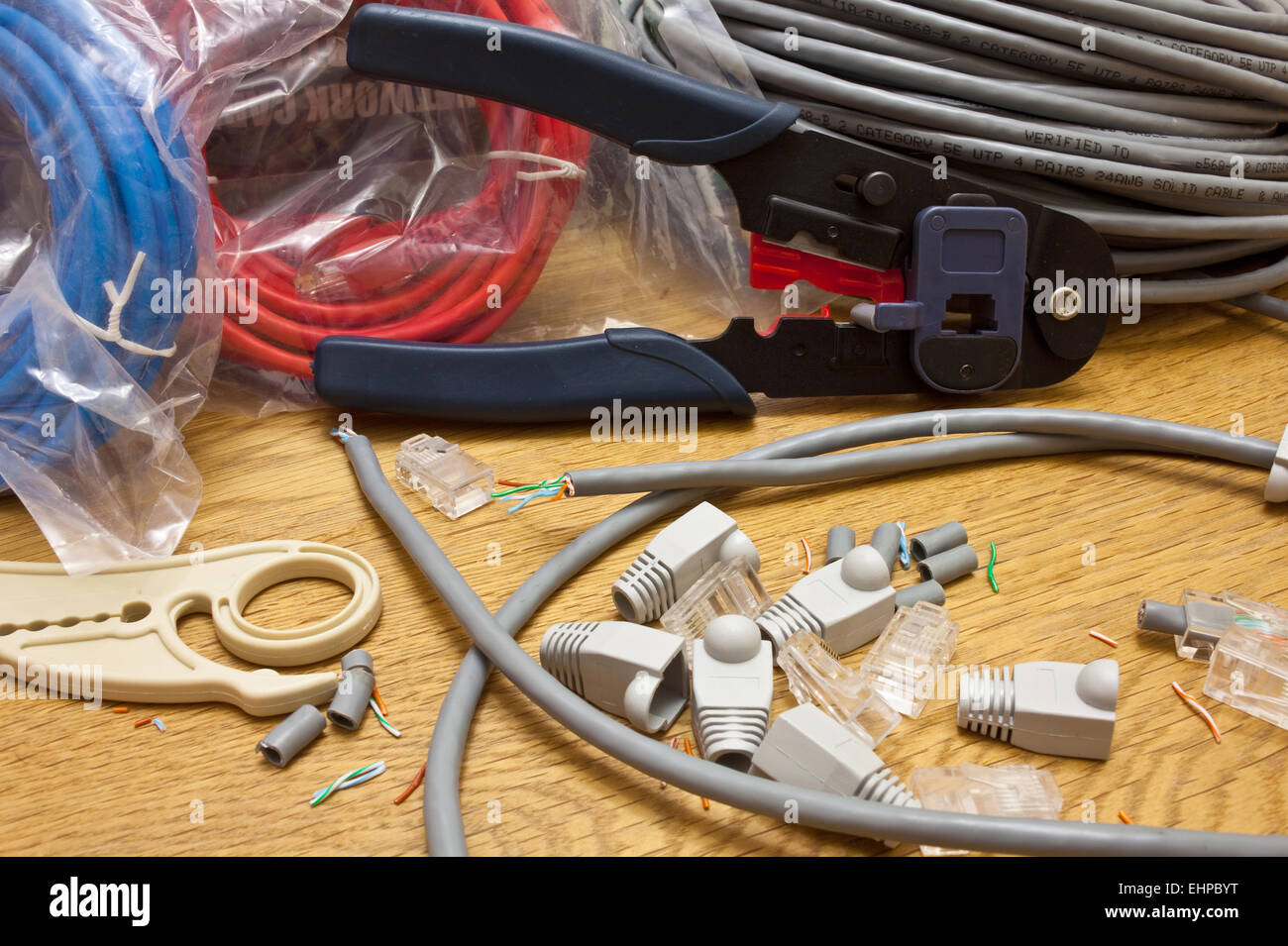 Crimping hires stock photography and images Alamy