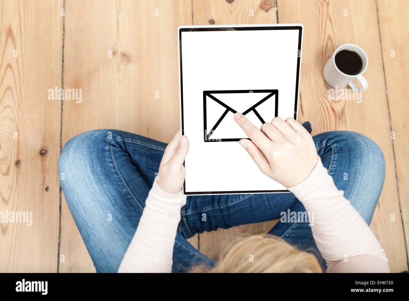 send an e-mail on laptop Stock Photo