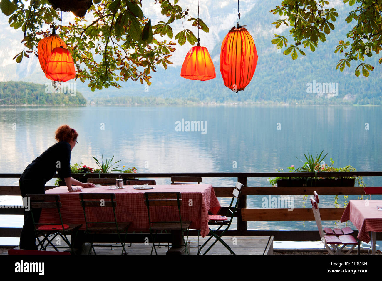 Gasthof mit Terrasse  in Hallstatt, Salzkammergut, Austria Stock Photo