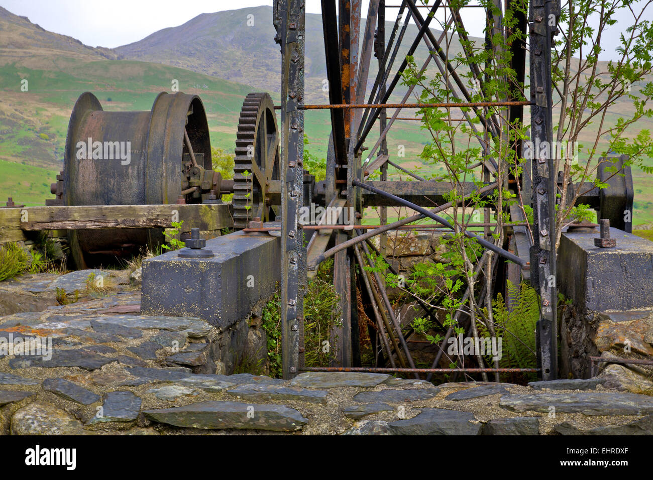 Gwynedd, Snowdonia, Cwm Pennant - disused copper mine at Cwm Ciprwth, restored pumping wheel Stock Photo