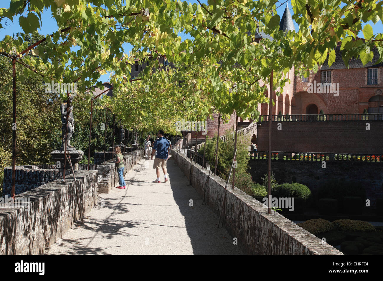 Visitors to the garden of the Toulouse Lautrec museum, Palais de la Berbie, in Albi, Tarn, Midi Pyrenees, France Stock Photo