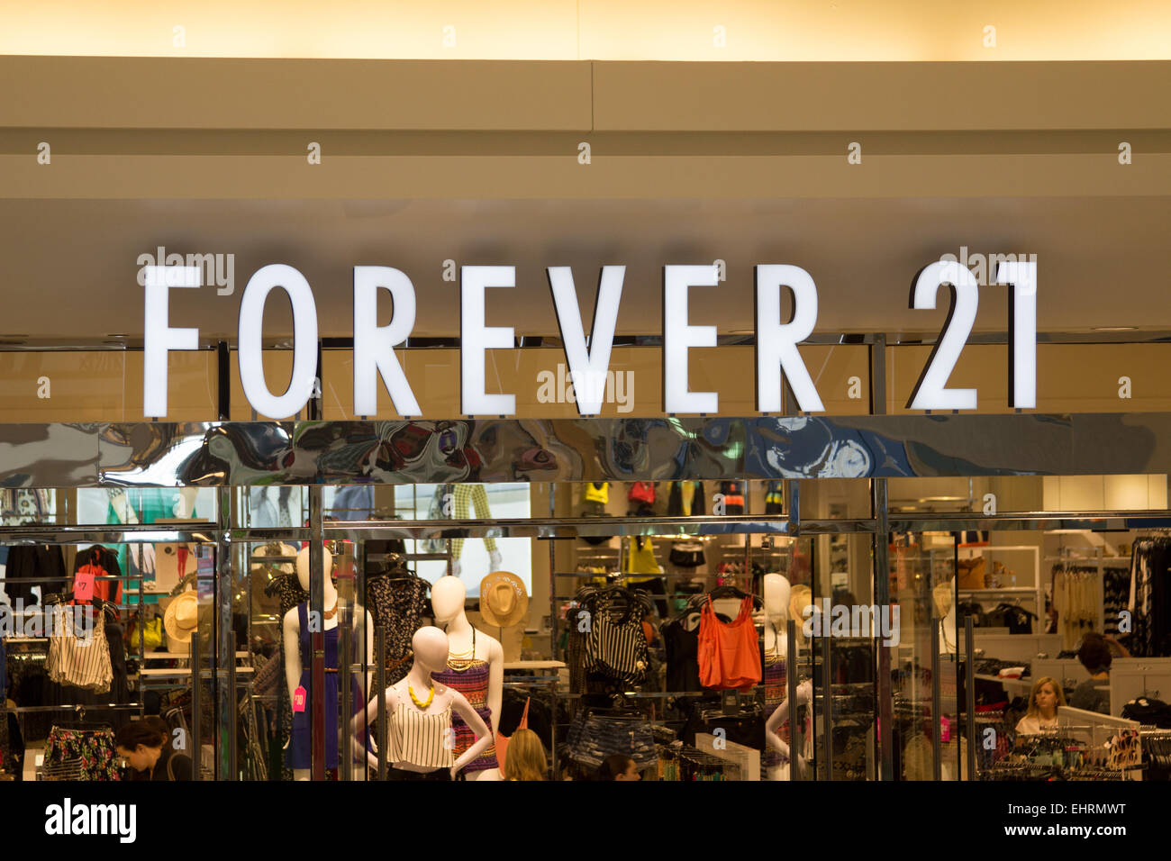 Forever 21 store at the Fashion Outlets of Chicago mall in Rosemont Stock Photo: 79811924 - Alamy