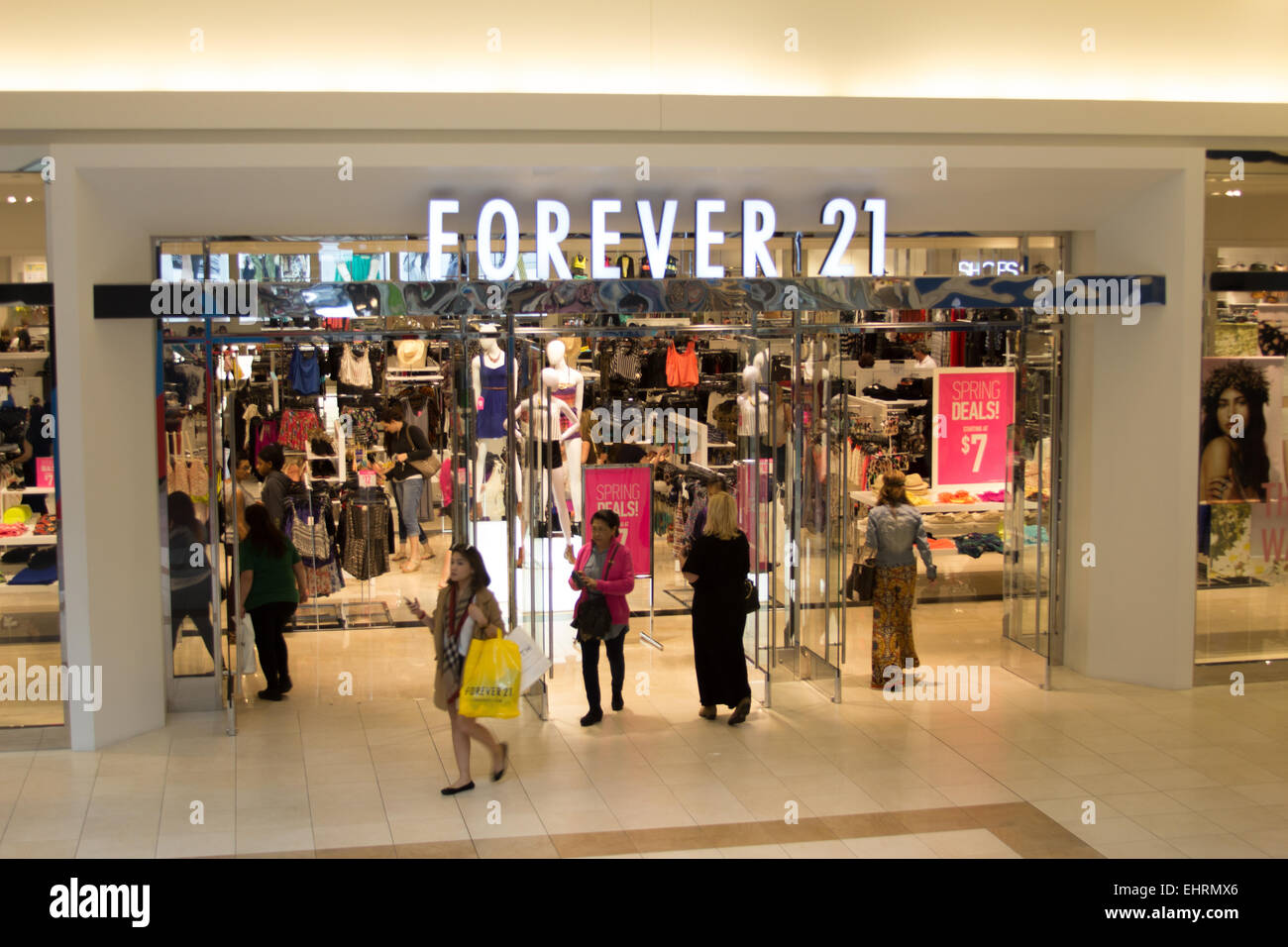 Forever 21 store at the Fashion Outlets of Chicago mall in Rosemont ...
