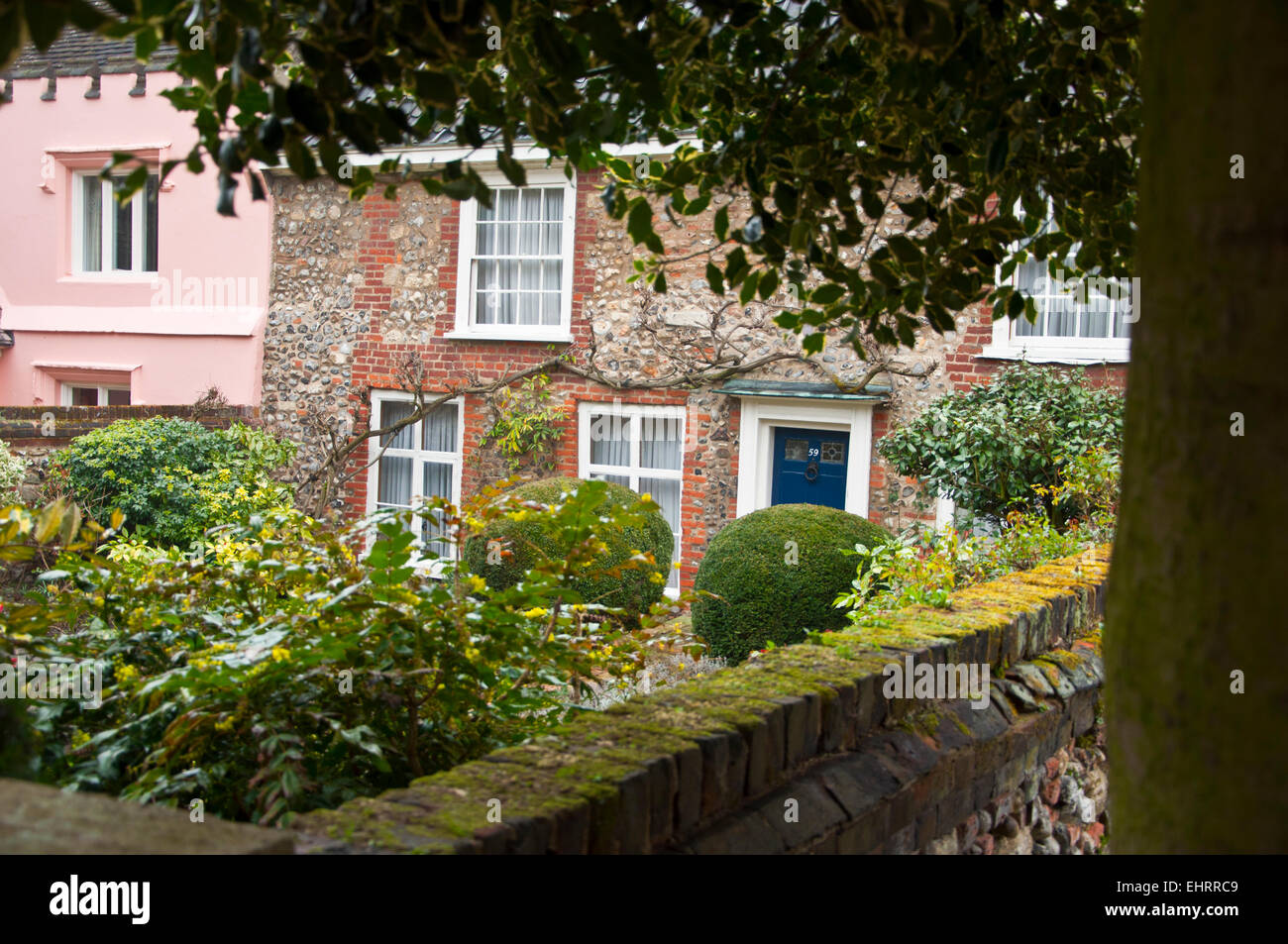 Cottage front garden hi-res stock photography and images - Alamy