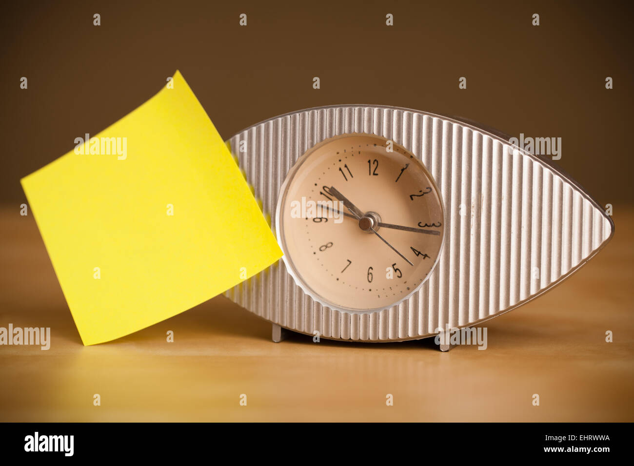 Postit on clock hi-res stock photography and images - Alamy