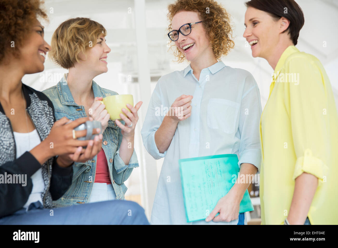 Four women laughing hi-res stock photography and images - Alamy