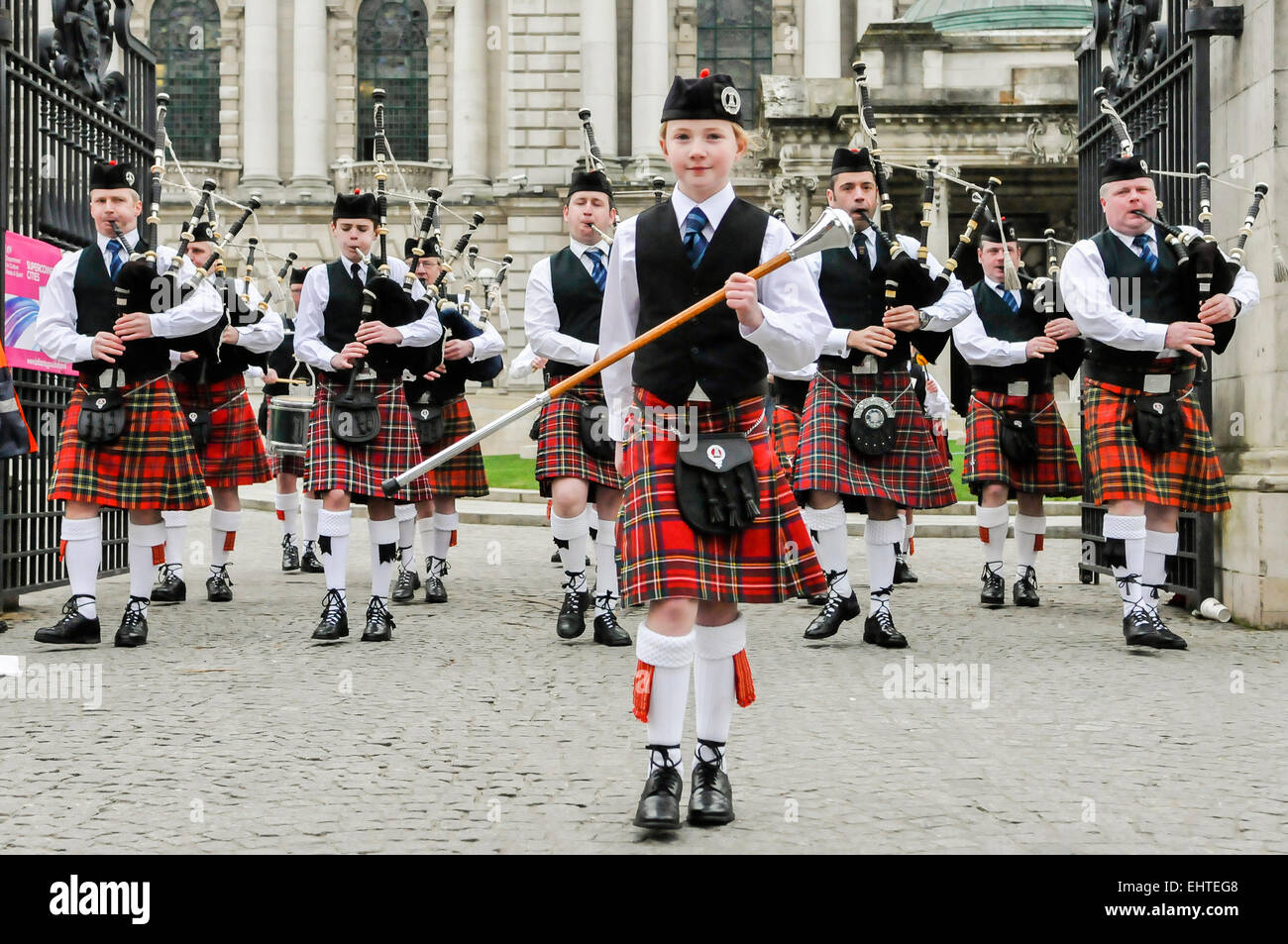 Belfast, Northern Ireland. 17 March 2015 Scottish pipe band leaves