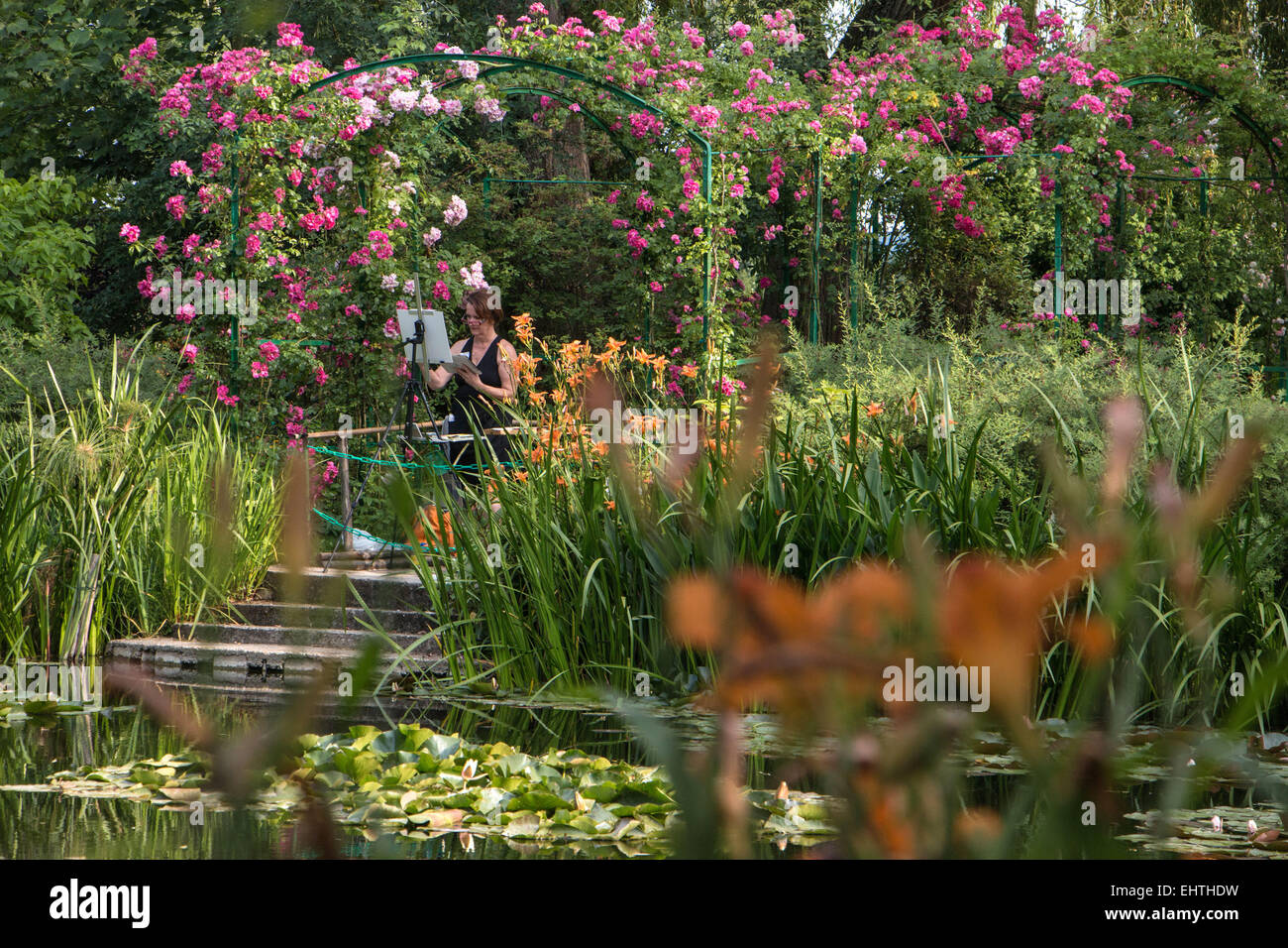 Monet's garden giverny japanese bridge hi-res stock photography and ...