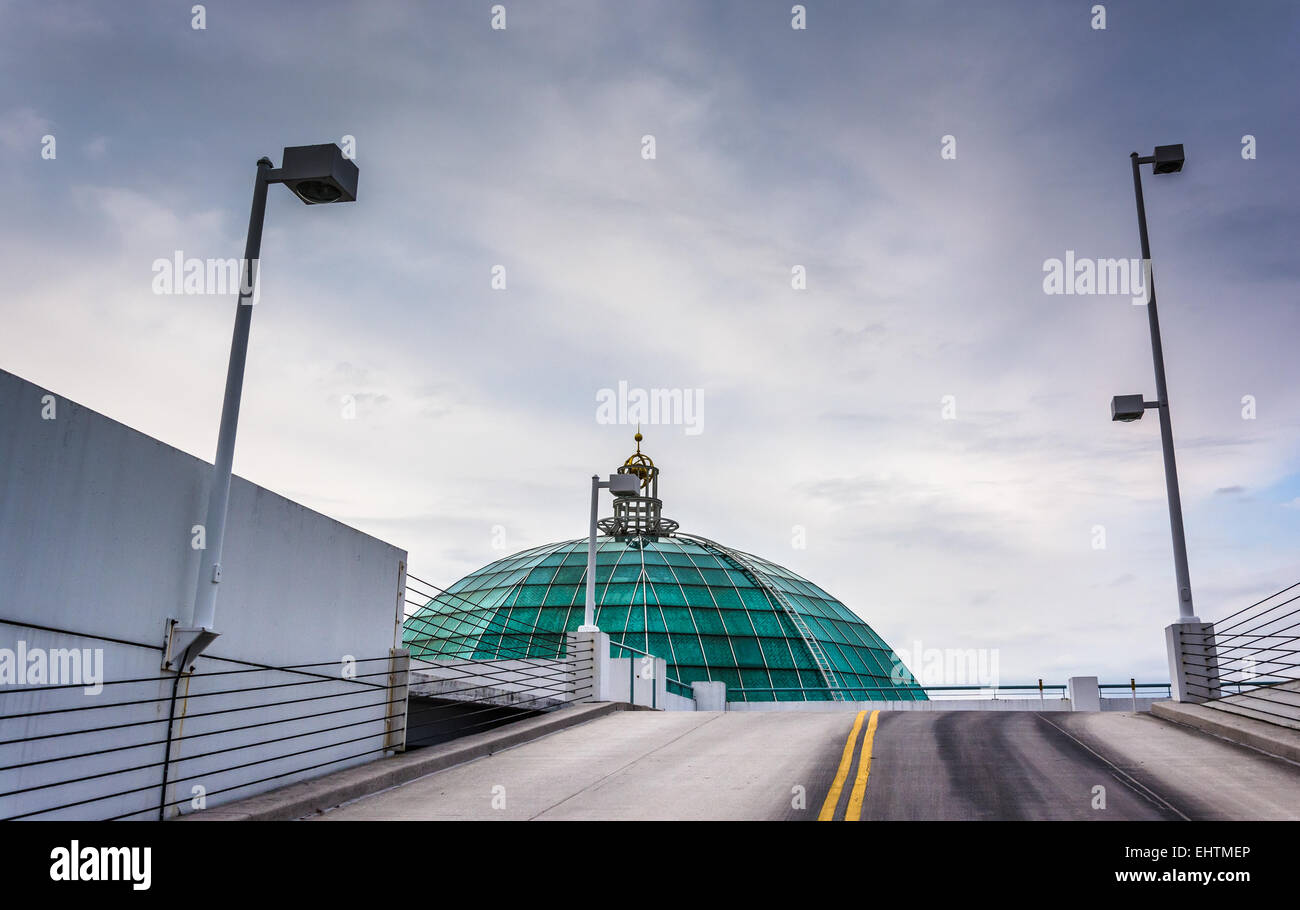 Parking garage ramp hi-res stock photography and images - Alamy