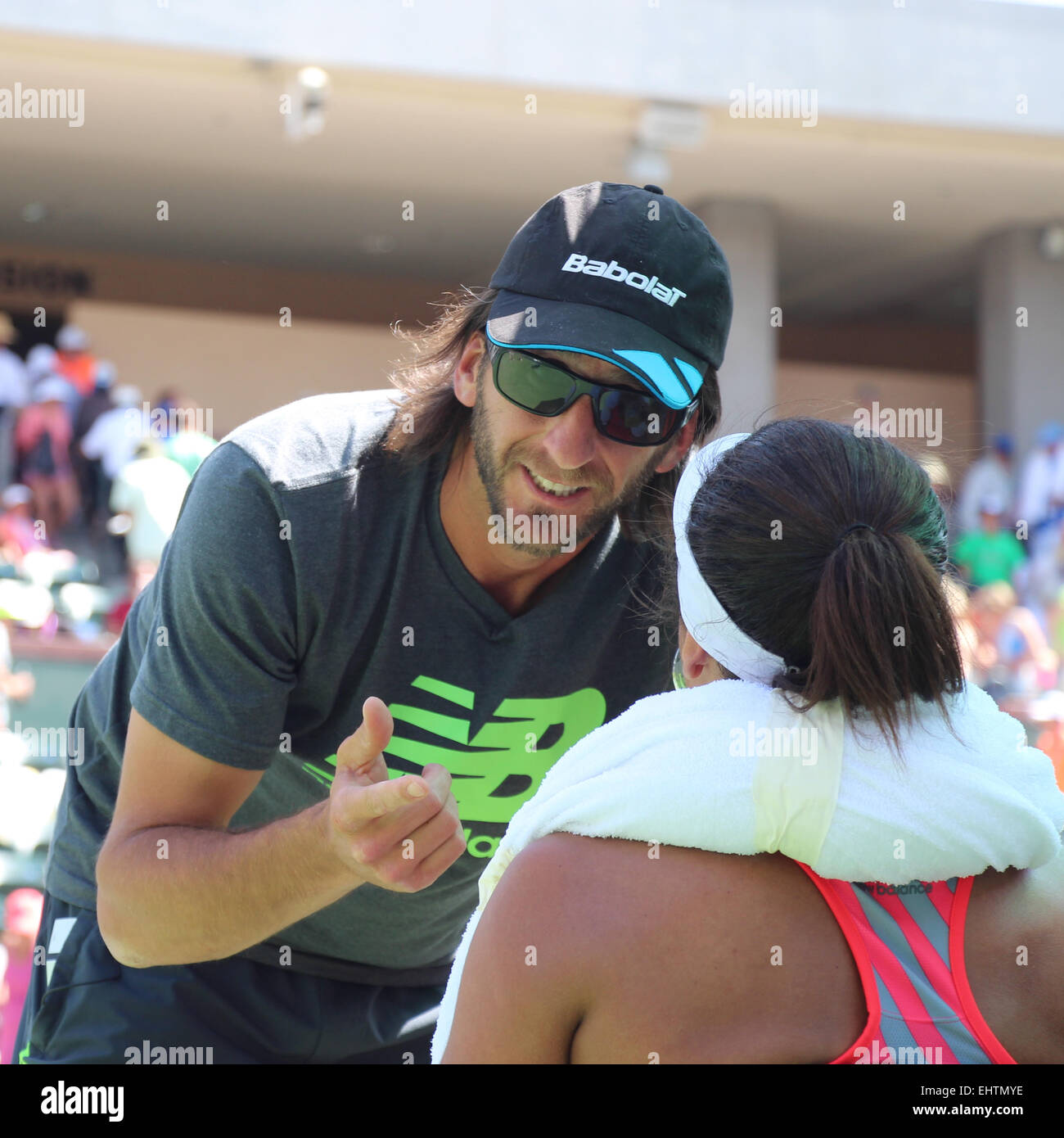 Indian Wells, California 17th March, 2015 British tennis player Heather Watson vs. Carla Suarez Navarro (Spain) in the 4th Round of the Women's Singles at the BNP Paribas Open. Suarez Navarro wins 7-6, 3-6, 6-1. Photo: Coach Diego Veronelli counsels player Heather Watson. Credit: Lisa Werner/Alamy Live News Stock Photo