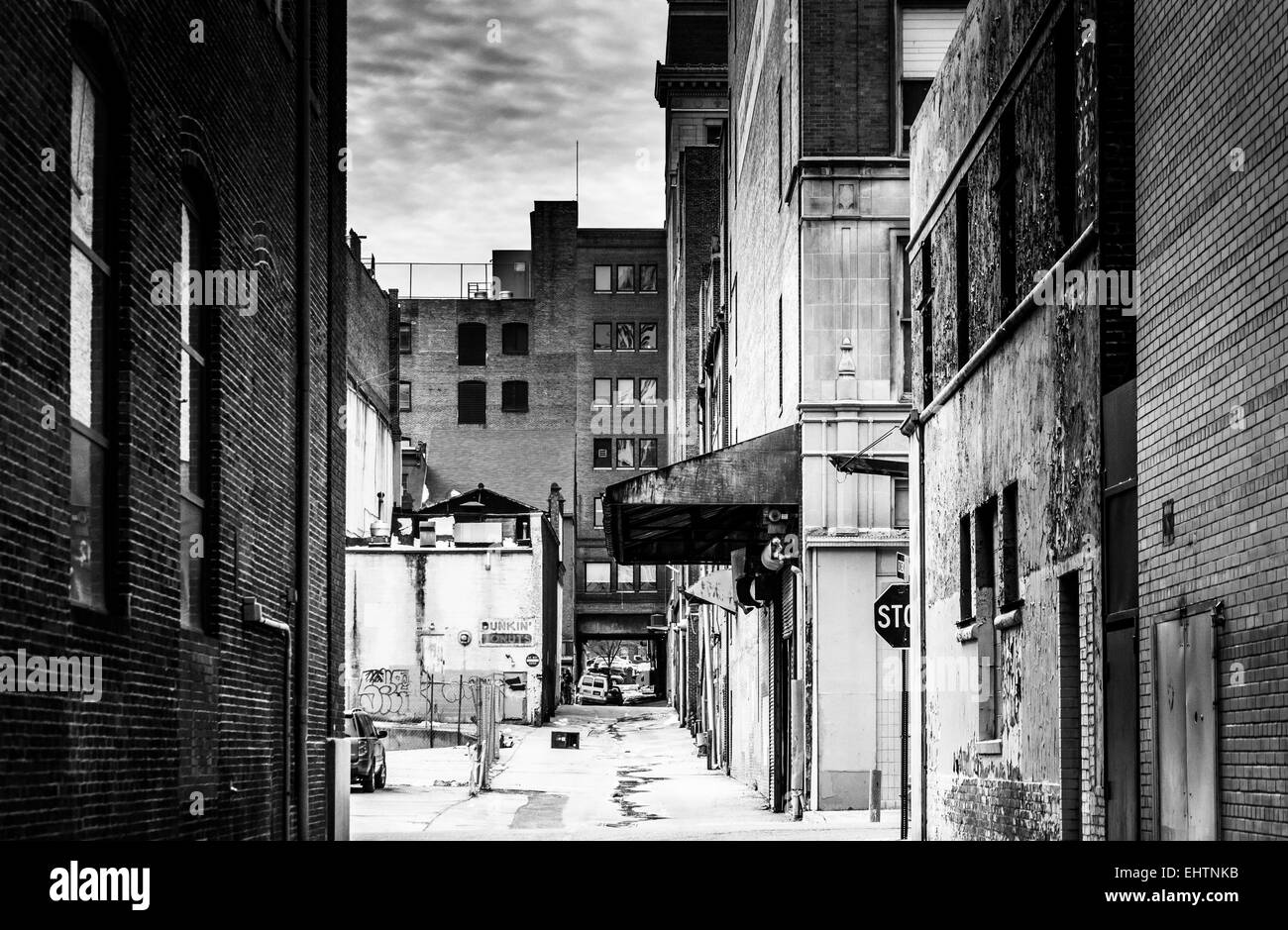 Creepy alley Black and White Stock Photos & Images - Alamy