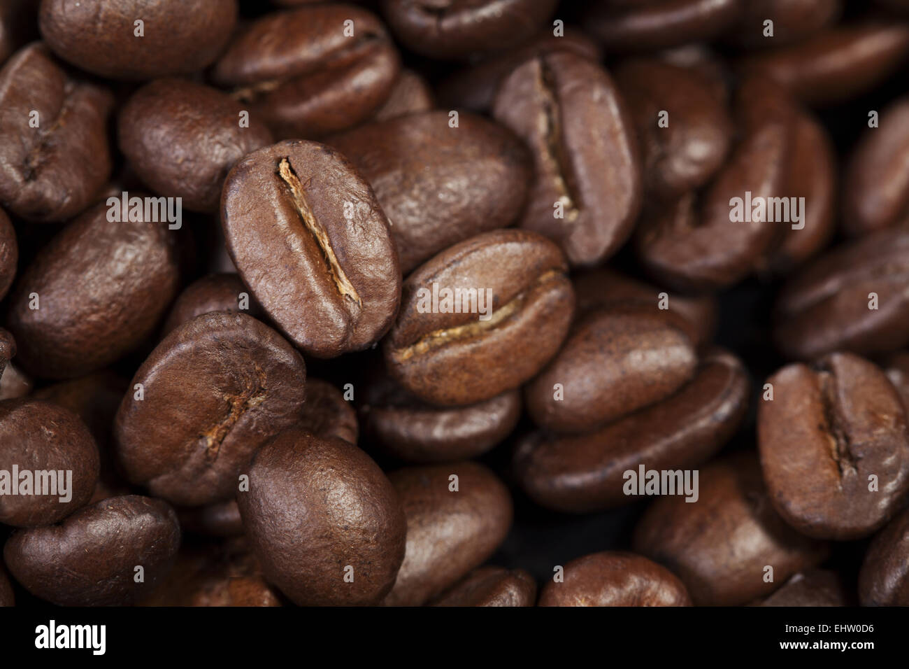 Texture of freshly roasted coffee beans Stock Photo - Alamy