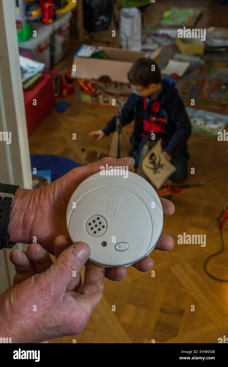 THE INSTALLATION OF A SMOKE DETECTOR TO PREVENT FIRE IN APPARTMENT Stock Photo