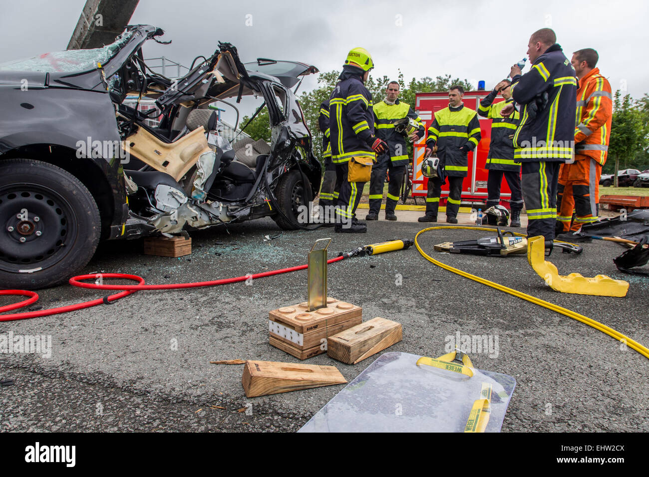FIREFIGHTER TRAINING IN EXTRICATION Stock Photo Alamy