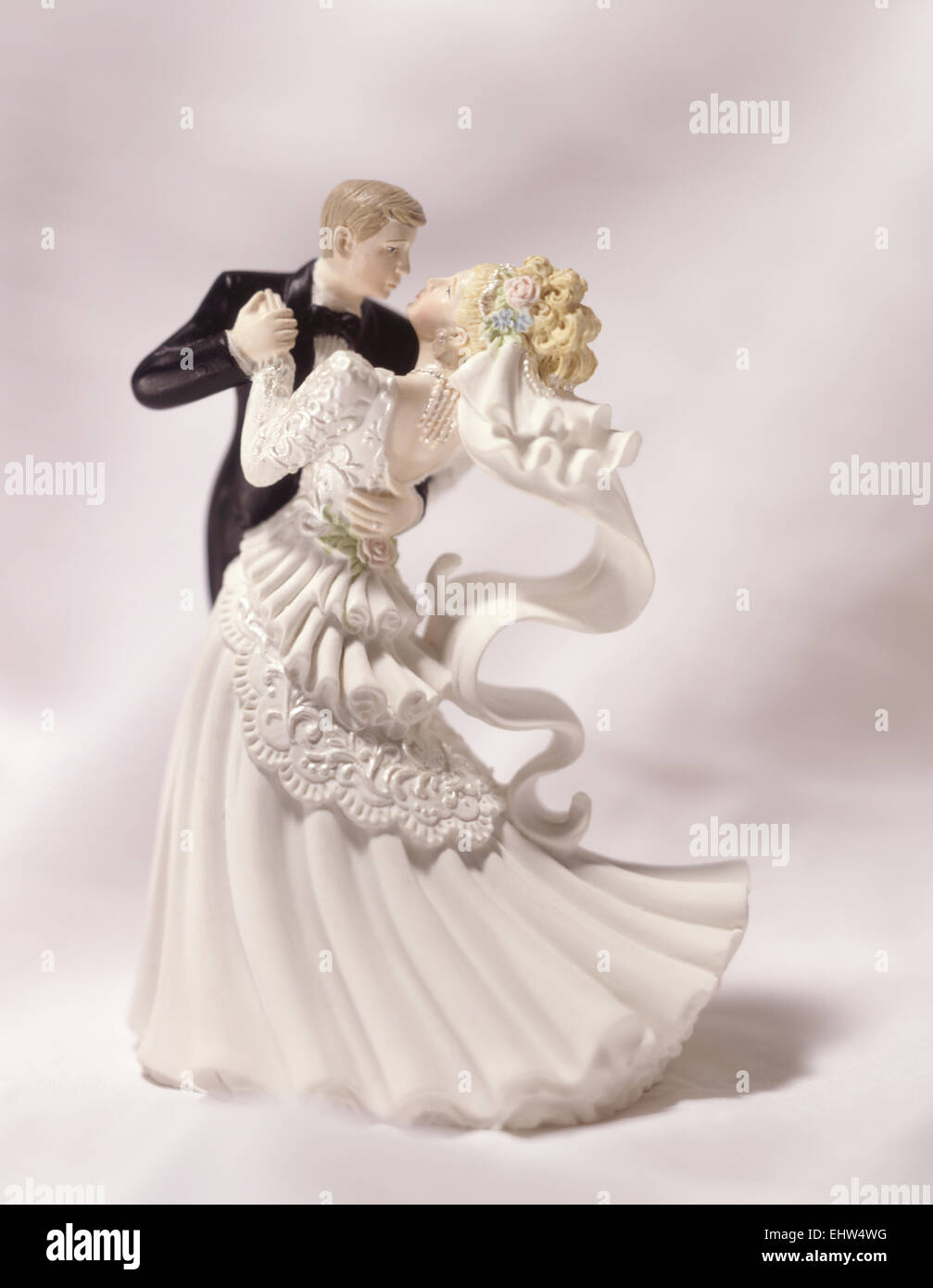 Bride and groom cake topper Stock Photo - Alamy